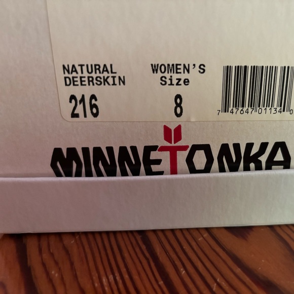 Minnetonka Women's Double Deerskin Softsole Moccasins - Picture 5 of 5